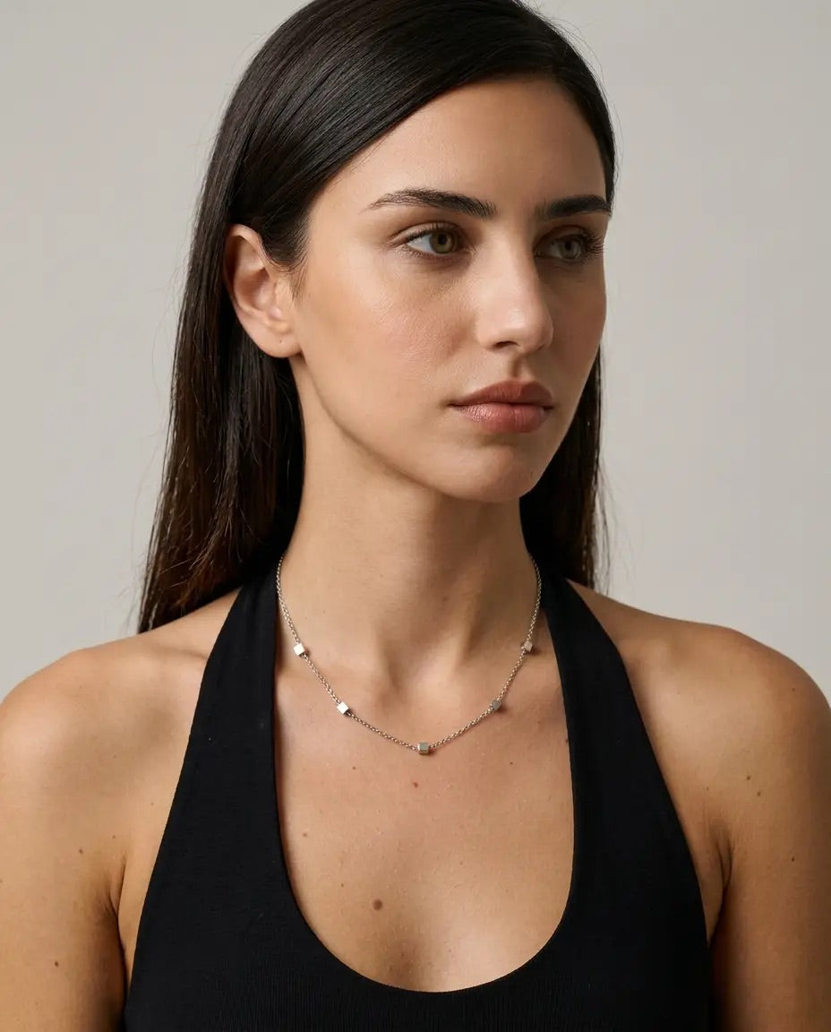 Collar plateado Cube