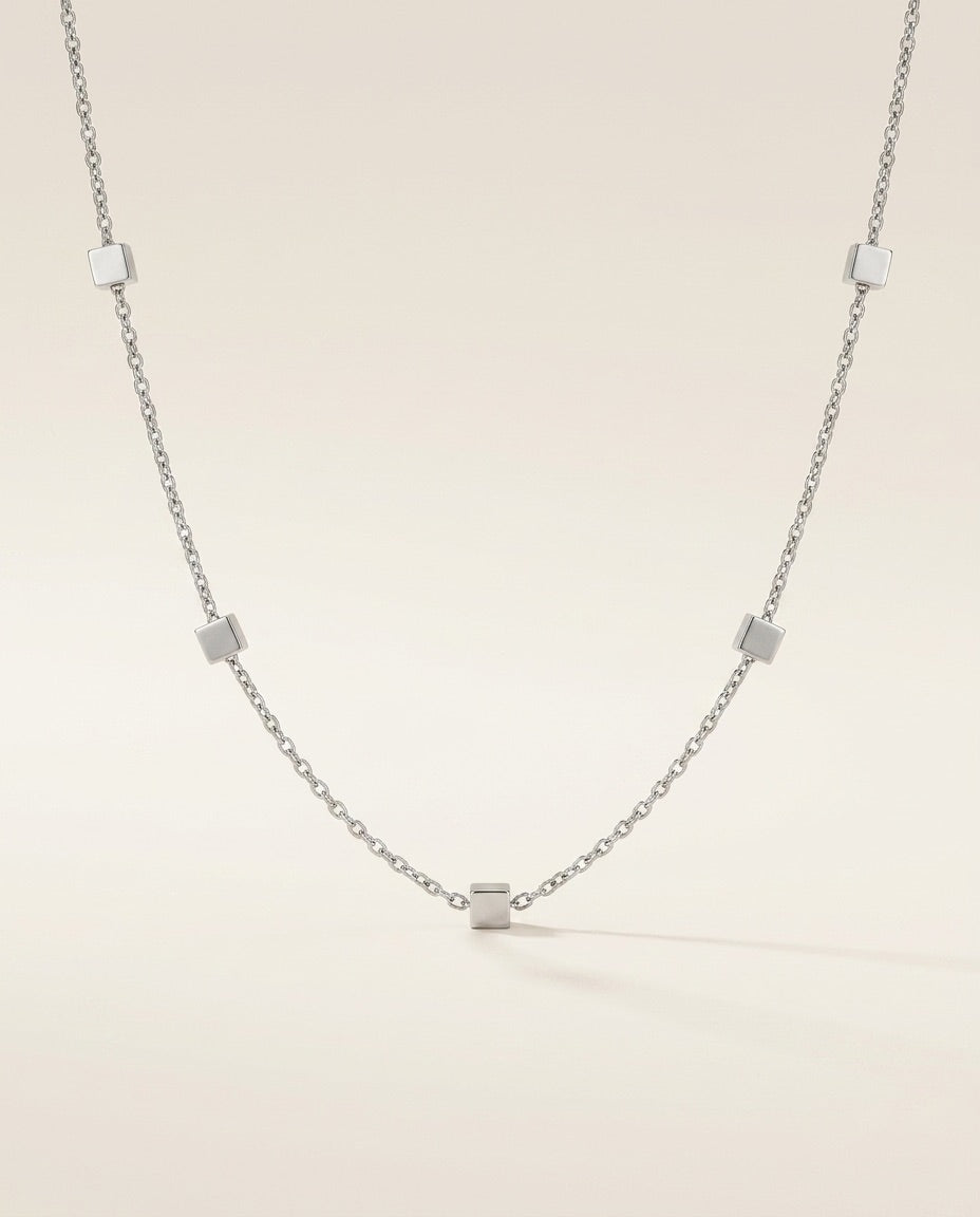 Collar plateado Cube